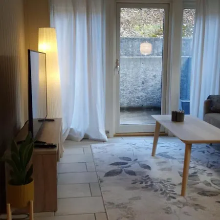 Cozy Apt 5Min To Sandvika & Dnv With Free Parking דירה סאנדוויקה