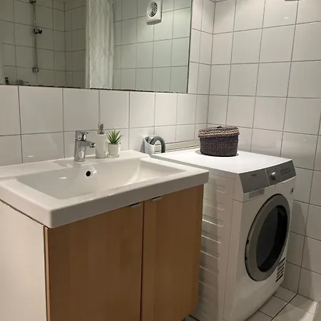 Cozy 5min To & Dnv With Free Parking Apartment
